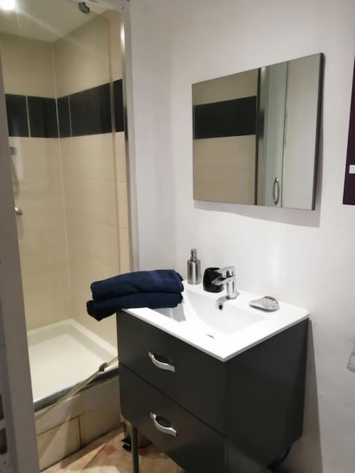 Petit Studio Au Coeur D'Uzes Appartement Buitenkant foto